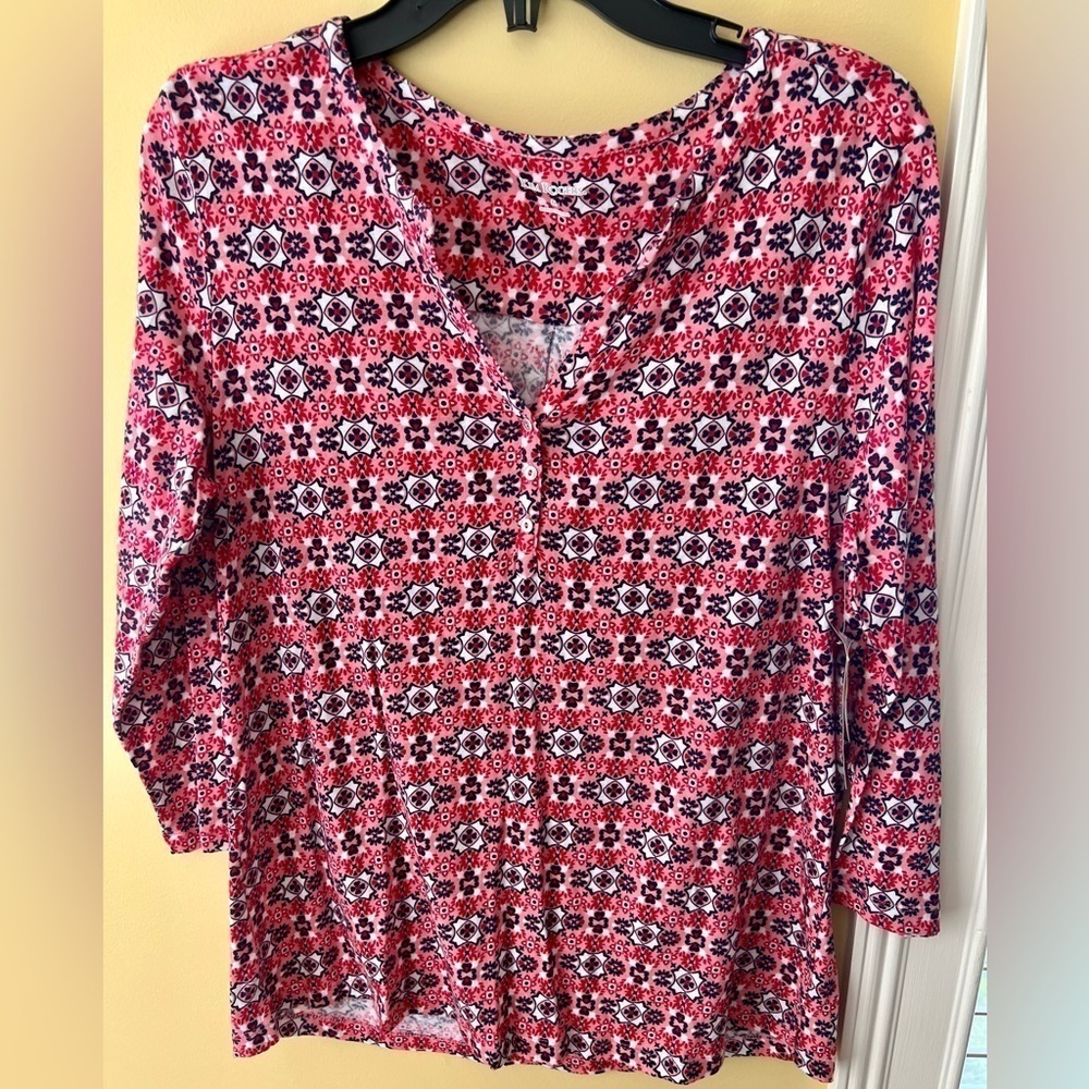 NWT, Pink Paisley Shirt size Medium